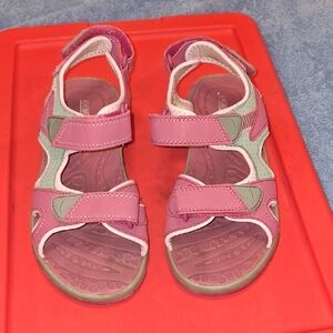 Khombu Water Shoes. Size 3